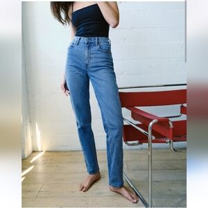 Abercrombie 90s Straight Ultra High Rise Jean